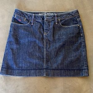 Banana republic dark blue jean denim skirt size 6